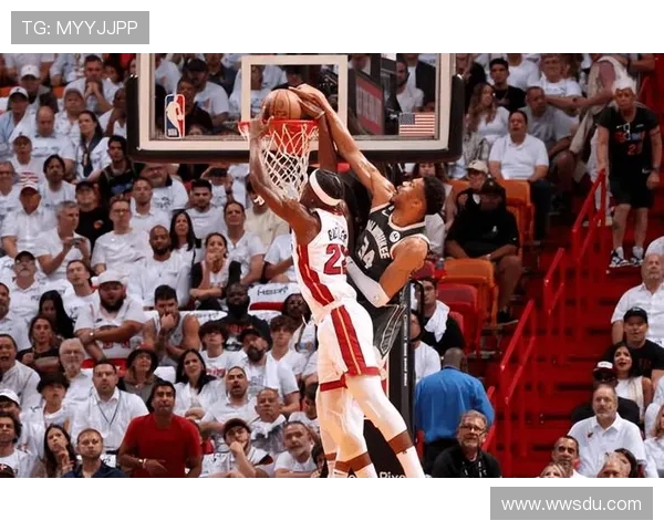 巴特勒下半场未首发小佩顿替代出战引发热议