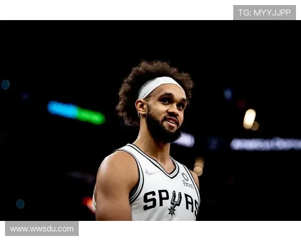 德里克怀特称恩比德为顶级大个子强调团队合作是限制他的关键